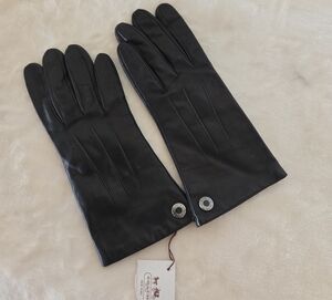 NWT Coach Women's Black Leather Gloves With Cashmere Lining.